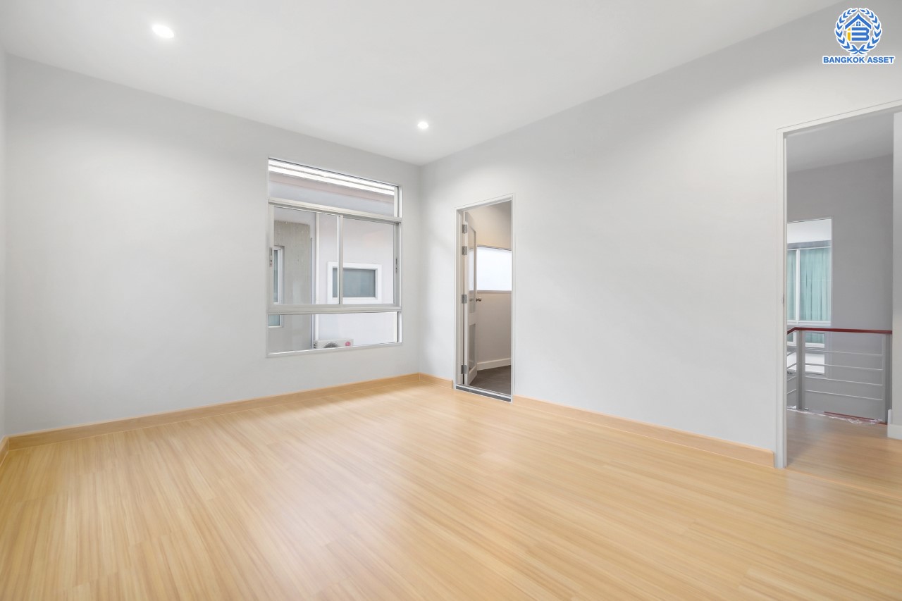 บ้านมือสองตกแต่งใหม่ ม.วิลล่าการ์เด้น3 บางกรวย-ไทรน้อย เนื้อที่ 54.2 ตร.ว. ฟังก์ชัน 4 ห้องนอน 3 ห้องน้ำ จอดรถได้ 2 คัน บรรยากาศเป็นส่วนตัว บนทำเลศักยภาพ ใกล้เซ็นทรัลเวสต์เกต เชื่อมต่อหลายเส้นทาง ถ.รัตนาธิเบศร์, ถ.กาญจนาภิเษก และราชพฤกษ์ และรถไฟฟ้า "สถานีบางพลู"...